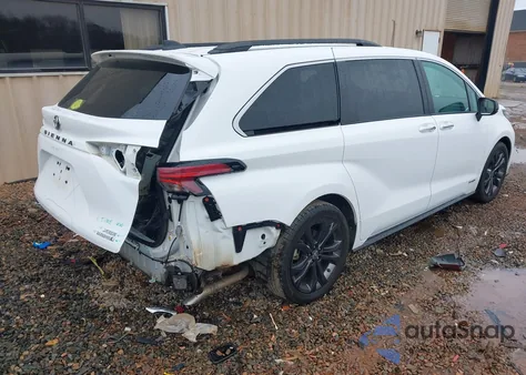 2021 Toyota Sienna Xse z USA, uszkodzony, nr VIN 5TDXRKEC2MS007229